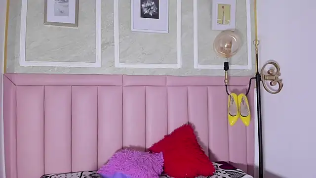 HoollyHendrix online show from 01-07-26, 08:55