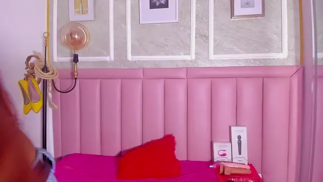 HoollyHendrix online show from 02-09-26, 08:24