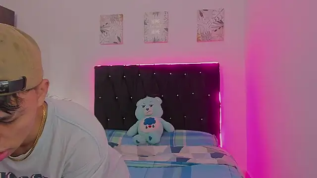 Snapshot of Zacktorres_ chatting on 09-27-25, 10:48 Zacktorres online show from 09-27-25, 10:48