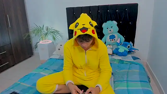 Snapshot of Zacktorres_ chatting on 10-05-25, 11:24 Zacktorres online show from 10-05-25, 11:24