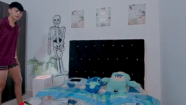 Snapshot of Zacktorres_ chatting on 10-17-25, 10:01 Zacktorres online show from 10-17-25, 10:01