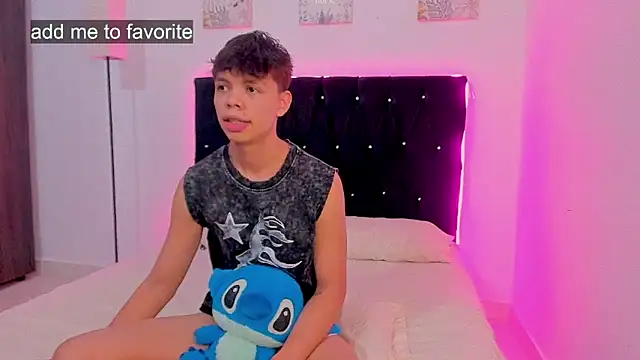 Snapshot of Zacktorres_ chatting on 11-02-25, 11:07 Zacktorres online show from 11-02-25, 11:07