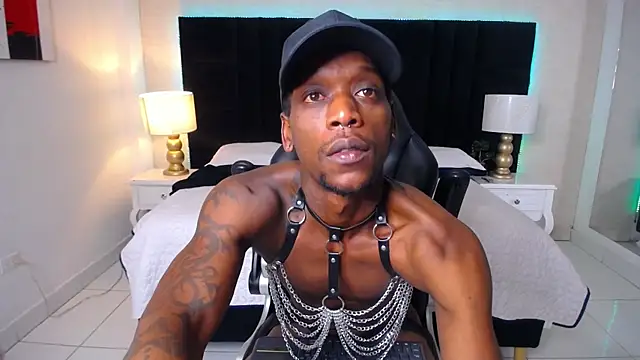 Snapshot of SkylerBigxxx chatting on 06-10-26, 02:23 SkylerBigxxx online show from 06-10-26, 02:23
