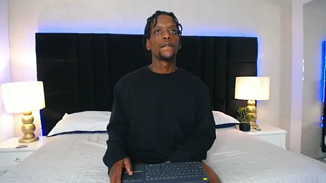 Snapshot of SkylerBigxxx chatting on 06-18-26, 09:14 SkylerBigxxx online show from 06-18-26, 09:14
