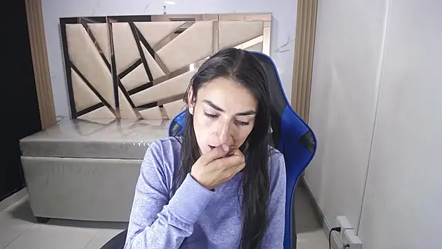 Snapshot of Maily_a_ chatting on 11-30-25, 02:48 Maily a online show from 11-30-25, 02:48