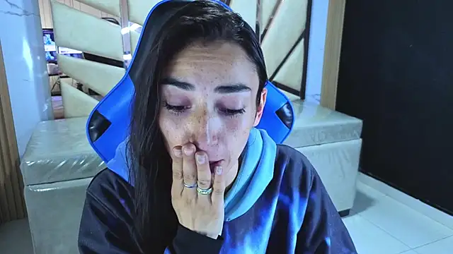 Maily a  online show from 04-10-26, 03:01