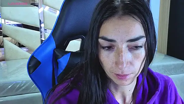 Maily a  online show from 04-12-26, 03:11