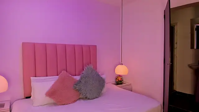 Amy Ferreira online show from 10-08-25, 03:26