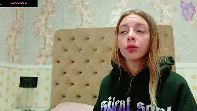 Snapshot of CoraVex chatting on 10-03-25, 04:09 CoraVex online show from 10-03-25, 04:09