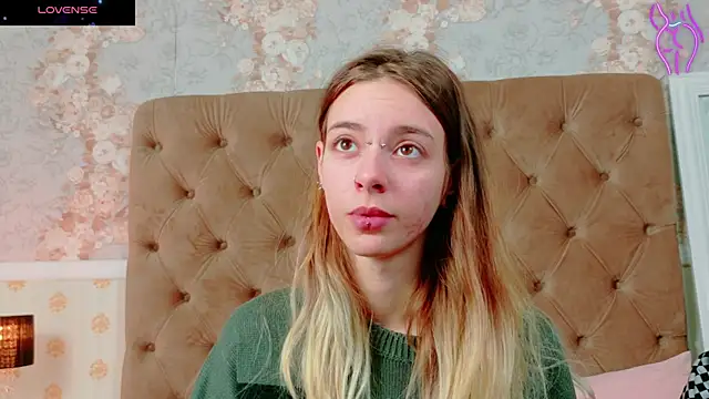 Snapshot of CoraVex chatting on 10-29-25, 04:59 CoraVex online show from 10-29-25, 04:59