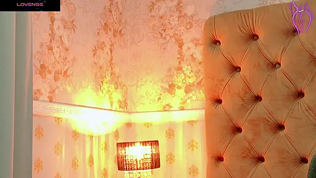 Snapshot of CoraVex chatting on 10-31-25, 04:35 CoraVex online show from 10-31-25, 04:35