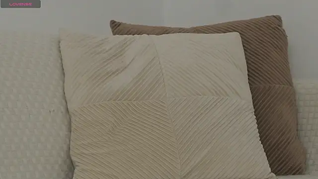 adisson fox online show from 12-21-25, 07:04