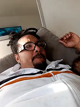 Snapshot of romero115 chatting on 11-18-25, 01:37 romero115 online show from 11-18-25, 01:37