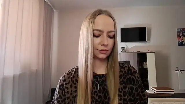 Snapshot of MissOyee chatting on 09-17-25, 12:07 MissOyee online show from 09-17-25, 12:07