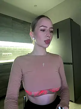 Snapshot of MissOyee chatting on 01-06-26, 07:17 MissOyee online show from 01-06-26, 07:17