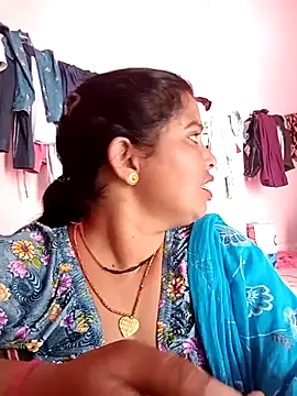 Snapshot of Hott_locky chatting on 10-06-25, 05:49 Hott locky online show from 10-06-25, 05:49