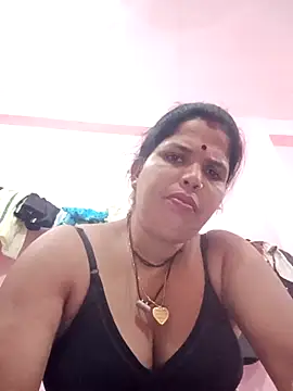 Snapshot of Hott_locky chatting on 10-15-25, 04:07 Hott locky online show from 10-15-25, 04:07