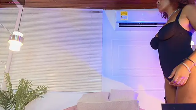 alessia moon1 online show from 11-21-25, 12:48