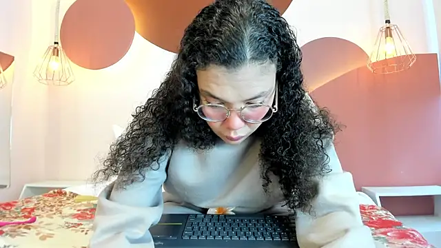 SweetStarr  online show from 09-30-25, 12:54