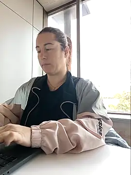 bichota85 online show from 12-03-25, 09:40