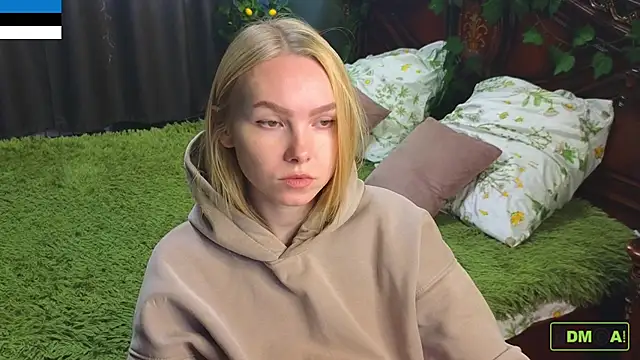 Snapshot of hey_Olivia chatting on 11-16-25, 07:47 hey Olivia online show from 11-16-25, 07:47