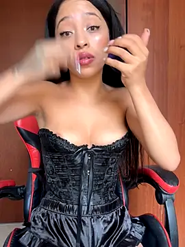 Snapshot of CatalinaBel chatting on 11-13-25, 07:24 CatalinaBel online show from 11-13-25, 07:24