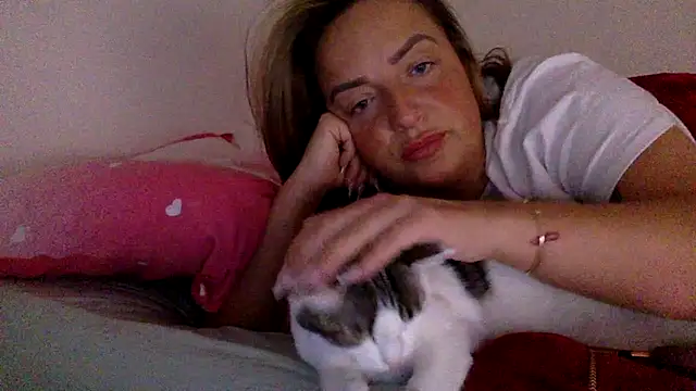 Snapshot of QueenStacyxox chatting on 09-24-25, 08:28 QueenStacyxox online show from 09-24-25, 08:28