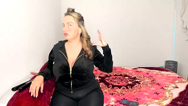 Snapshot of QueenStacyxox chatting on 09-29-25, 07:08 QueenStacyxox online show from 09-29-25, 07:08