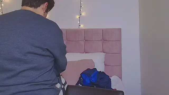 Snapshot of Sasharosee2 chatting on 09-19-25, 12:06 Sasharosee2 online show from 09-19-25, 12:06