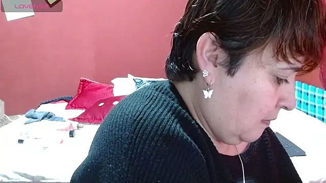 Snapshot of Sasharosee2 chatting on 11-25-25, 01:33 Sasharosee2 online show from 11-25-25, 01:33