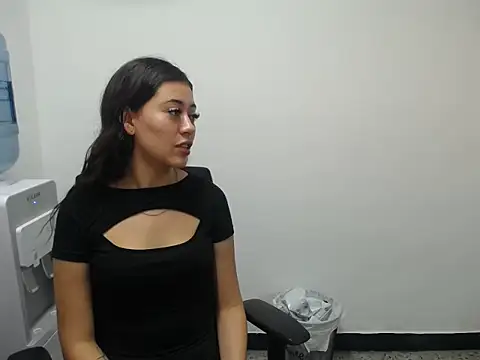 Snapshot of Alice-08 chatting on 05-09-26, 02:44 Alice-08 online show from 05-09-26, 02:44