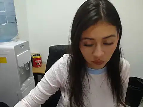 Snapshot of Alice-08 chatting on 05-15-26, 06:59 Alice-08 online show from 05-15-26, 06:59