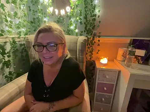 Snapshot of BonnyDesire chatting on 11-10-25, 07:35 BonnyDesire online show from 11-10-25, 07:35