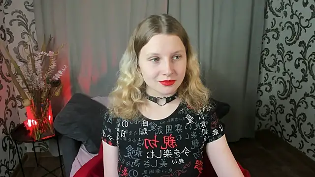 Snapshot of _Velvet_peach_ chatting on 11-27-25, 10:28 Velvet peach online show from 11-27-25, 10:28