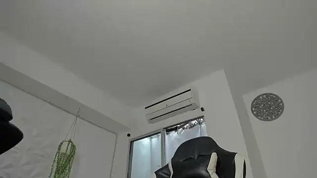 Snapshot of Dakota_x18 chatting on 10-06-25, 07:44 Dakota x18 online show from 10-06-25, 07:44