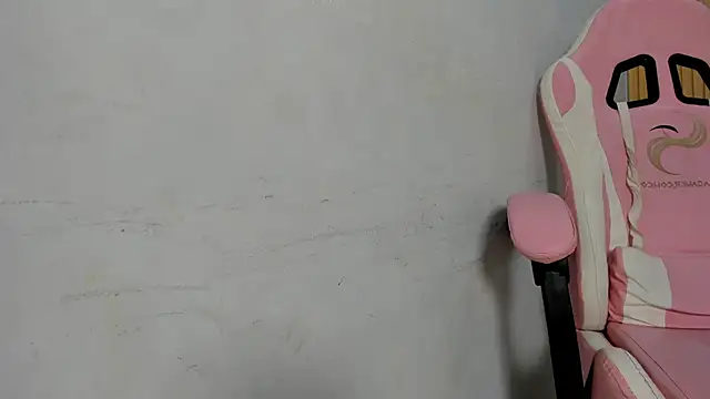 Snapshot of Dakota_x18 chatting on 10-15-25, 08:09 Dakota x18 online show from 10-15-25, 08:09