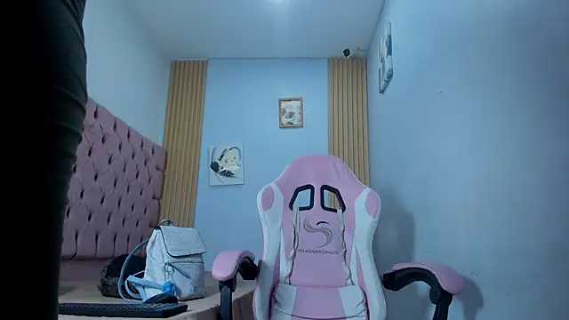 Snapshot of Dakota_x18 chatting on 11-14-25, 07:34 Dakota x18 online show from 11-14-25, 07:34