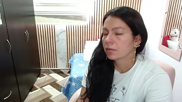 Snapshot of camilavargas_ chatting on 06-06-26, 09:41 camilavargas online show from 06-06-26, 09:41