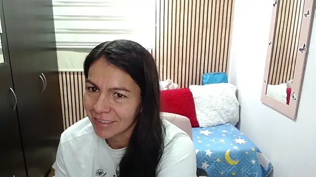Snapshot of camilavargas_ chatting on 06-09-26, 07:03 camilavargas online show from 06-09-26, 07:03