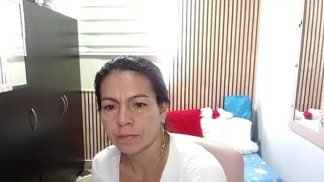 Snapshot of camilavargas_ chatting on 06-12-26, 02:49 camilavargas online show from 06-12-26, 02:49