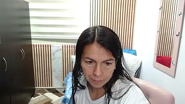 Snapshot of camilavargas_ chatting on 06-16-26, 10:23 camilavargas online show from 06-16-26, 10:23
