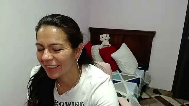Snapshot of camilavargas_ chatting on 07-14-26, 04:34 camilavargas online show from 07-14-26, 04:34