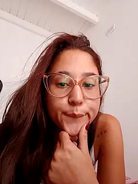 Snapshot of linameii chatting on 02-14-26, 01:08 linameii online show from 02-14-26, 01:08