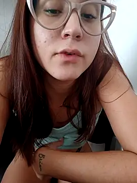 Snapshot of linameii chatting on 03-11-26, 06:47 linameii online show from 03-11-26, 06:47