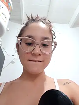 Snapshot of linameii chatting on 03-17-26, 07:50 linameii online show from 03-17-26, 07:50