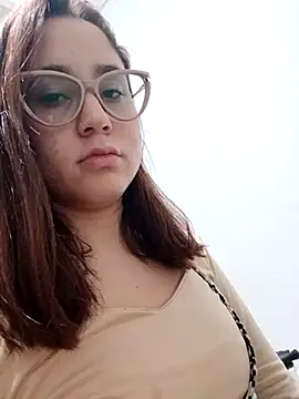 Snapshot of linameii chatting on 06-18-26, 06:57 linameii online show from 06-18-26, 06:57