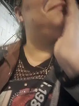 Snapshot of Amalia-sm chatting on 10-12-25, 11:59 Amalia-sm online show from 10-12-25, 11:59