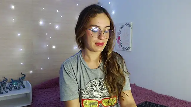 Snapshot of kat_desiree chatting on 10-13-25, 11:32 kat desiree online show from 10-13-25, 11:32