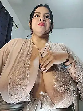 Snapshot of LucyDiamonds1 chatting on 10-18-25, 10:27 LucyDiamonds1 online show from 10-18-25, 10:27