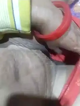 Snapshot of Hott_cutgirl chatting on 11-11-25, 11:49 Hott cutgirl online show from 11-11-25, 11:49